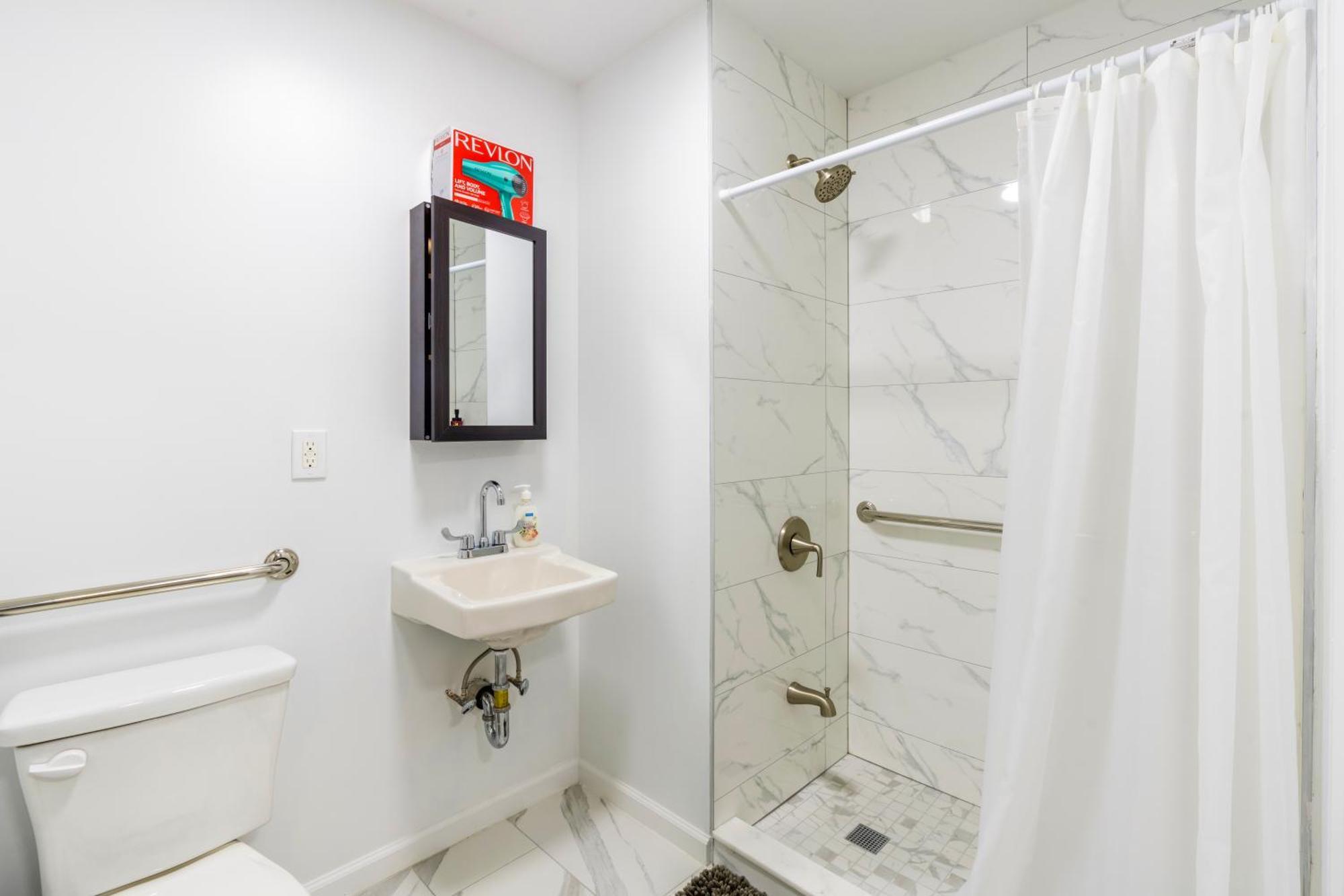 Homelike Suites In The Heart Of China Town 뉴욕 외부 사진