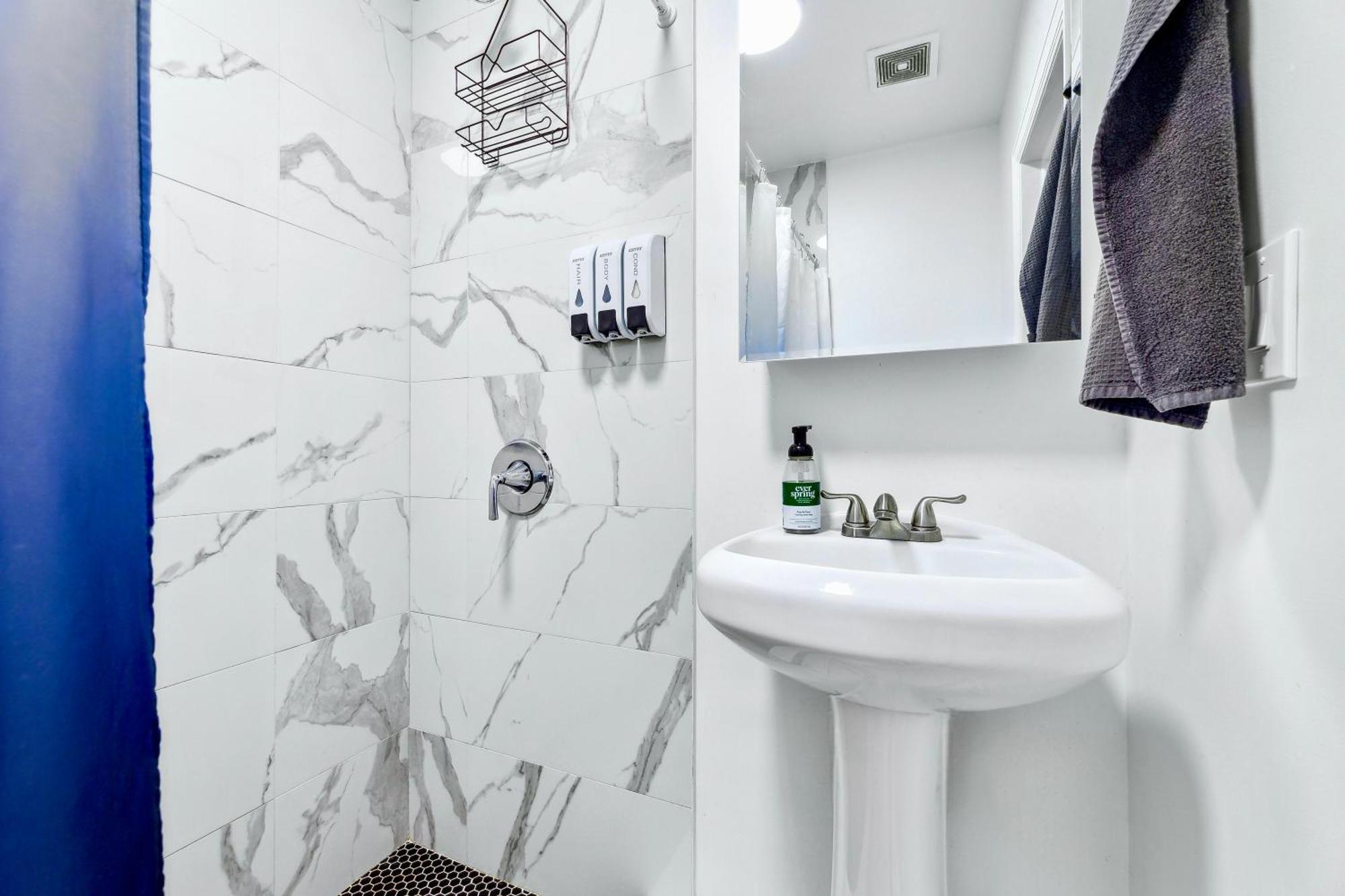 Homelike Suites In The Heart Of China Town 뉴욕 외부 사진